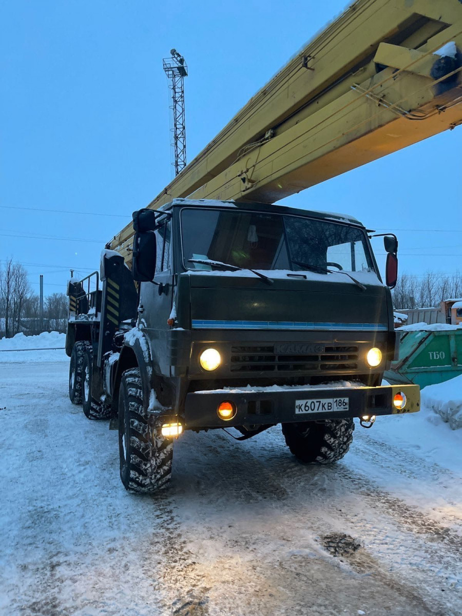 Разгрузка машины автокраном со стропальщиками в Тюмени недорого